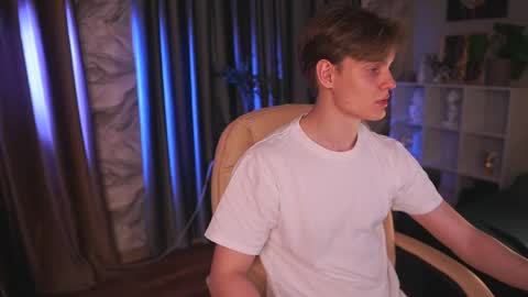 Snapshot of midnight_tease_ chatting on 04-09-26, 04:45 Daniel online show from 04-09-26, 04:45