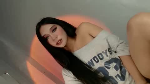 Snapshot of midnightdesire28 chatting on 05-31-26, 01:40 Call me Yhana online show from 05-31-26, 01:40