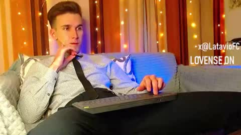 Snapshot of midnighter__ chatting on 12-23-25, 12:52 Alexey or just Alex online show from 12-23-25, 12:52