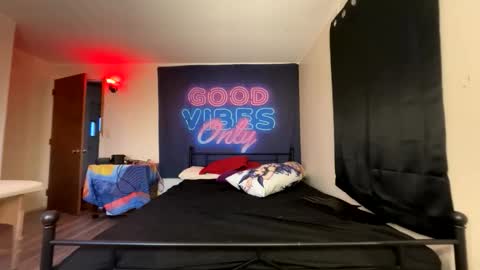 midnightmochi2 online show from 04-15-26, 12:06