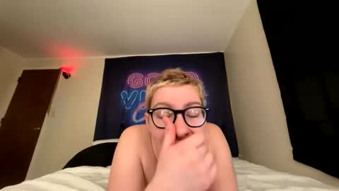 midnightmochi2 online show from 04-19-26, 02:00