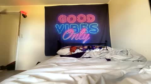 midnightmochi2 online show from 04-19-26, 07:49