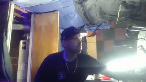 Snapshot of midtownhustler chatting on 09-16-25, 12:06 midtownhustler online show from 09-16-25, 12:06