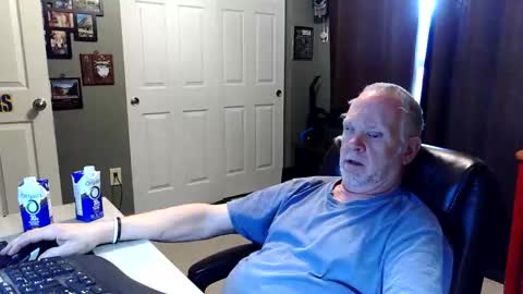 midwestdad09 online show from 04-24-26, 07:05