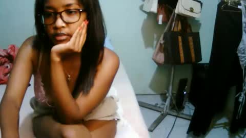 Snapshot of miel_07 chatting on 03-02-26, 09:43 miel_07 online show from 03-02-26, 09:43