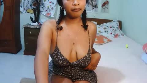 Snapshot of miel_07 chatting on 05-05-26, 12:57 miel_07 online show from 05-05-26, 12:57