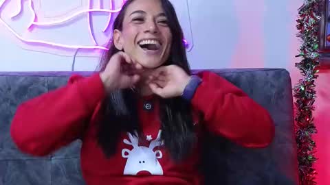 Snapshot of mightylaura chatting on 12-20-25, 10:39 Laura online show from 12-20-25, 10:39