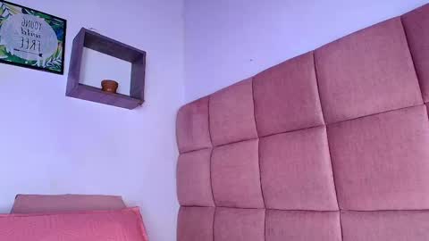 Snapshot of miia_01_ chatting on 09-15-25, 11:54 Mia online show from 09-15-25, 11:54