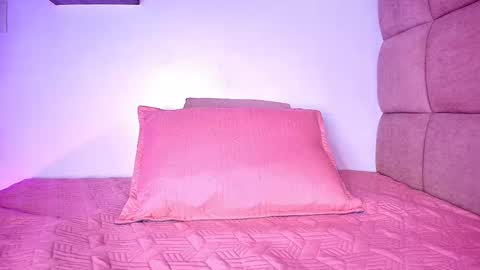 Snapshot of miia_01_ chatting on 09-20-25, 11:55 Mia online show from 09-20-25, 11:55