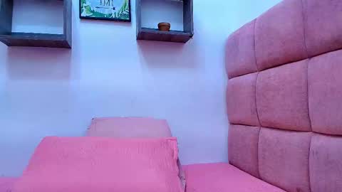 Snapshot of miia_01_ chatting on 09-21-25, 11:56 Mia online show from 09-21-25, 11:56