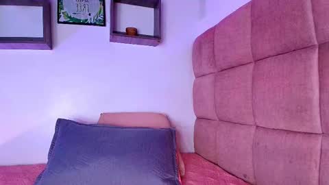 Snapshot of miia_01_ chatting on 09-27-25, 11:59 Mia online show from 09-27-25, 11:59