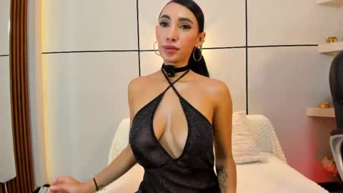 Snapshot of miia_parker_ chatting on 04-06-26, 12:28 online show from 04-06-26, 12:28