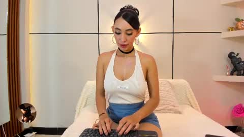 Snapshot of miia_parker_ chatting on 07-17-26, 01:40 online show from 07-17-26, 01:40