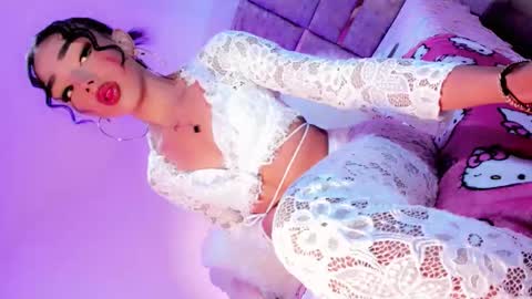 Snapshot of miia_sophia chatting on 12-21-25, 05:47 online show from 12-21-25, 05:47