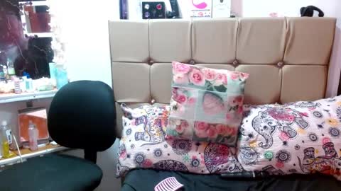Snapshot of miia_spencer_ chatting on 02-12-25, 08:18 miia online show from 02-12-25, 08:18