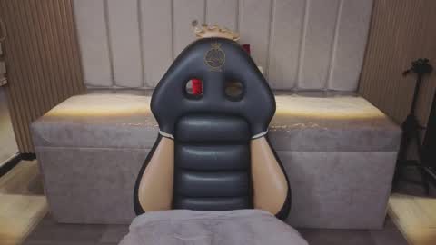 miiaa_evans1 online show from 02-11-26, 08:03