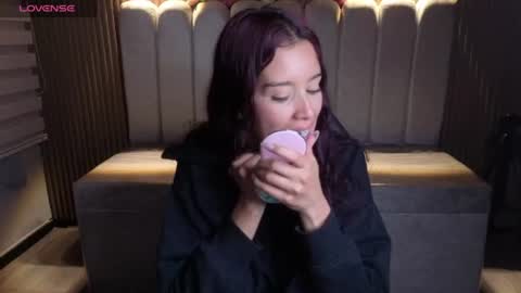 miiaa_evans1 online show from 07-06-26, 08:00