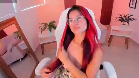 Snapshot of miiaa_jones chatting on 09-09-25, 01:43 Mia  online show from 09-09-25, 01:43