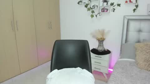 miiaa_k online show from 07-01-26, 11:23