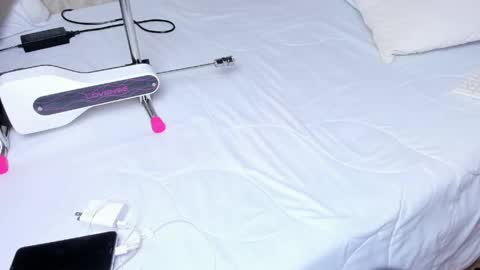 miiaa_m online show from 04-26-26, 07:22