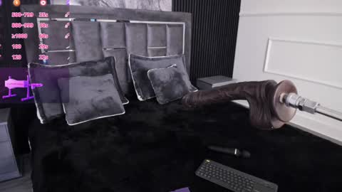 Snapshot of miiaamonroee chatting on 01-14-25, 08:48 Mia Monroe online show from 01-14-25, 08:48