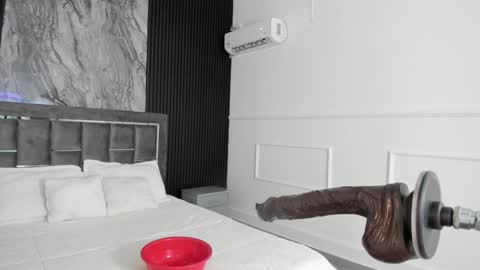 Snapshot of miiaamonroee chatting on 03-07-25, 05:51 Mia Monroe online show from 03-07-25, 05:51