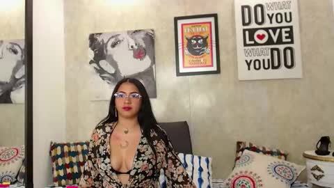 Snapshot of miiaharrper chatting on 03-30-26, 01:23 Emma online show from 03-30-26, 01:23