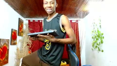 milo online show from 03-18-26, 08:56