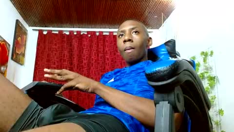 Snapshot of miilo18 chatting on 04-30-26, 10:36 milo online show from 04-30-26, 10:36