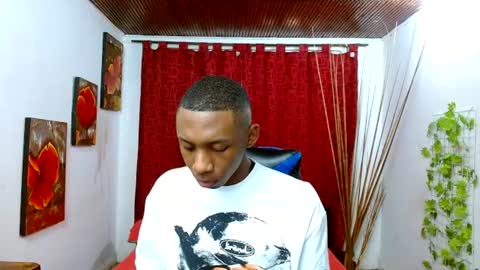 Snapshot of miilo18 chatting on 05-19-26, 06:47 milo online show from 05-19-26, 06:47