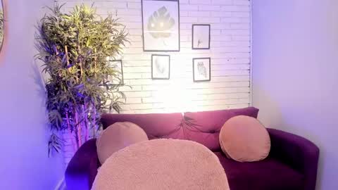 Snapshot of miilu__1 chatting on 02-25-25, 06:58 miilu online show from 02-25-25, 06:58