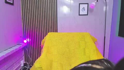 Snapshot of miilu__1 chatting on 11-17-25, 03:34 miilu online show from 11-17-25, 03:34