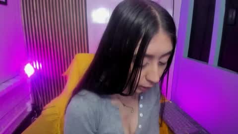 Snapshot of miilu__1 chatting on 12-19-25, 03:35 miilu online show from 12-19-25, 03:35