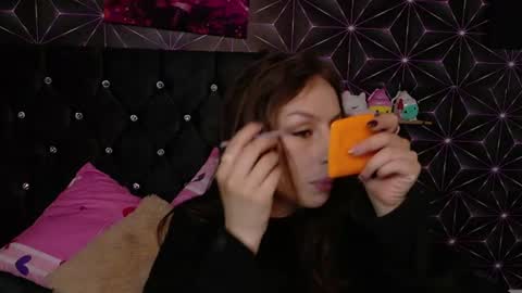 Snapshot of miis_beellaa chatting on 06-11-26, 12:58 miis_beellaa online show from 06-11-26, 12:58