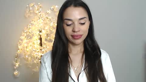 Mika online show from 09-30-25, 01:49