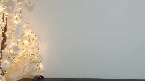 Mika online show from 10-12-25, 10:14