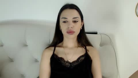 Mika online show from 12-17-25, 06:41