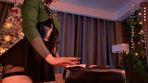 mika_moon_ online show from 12-26-24, 12:46