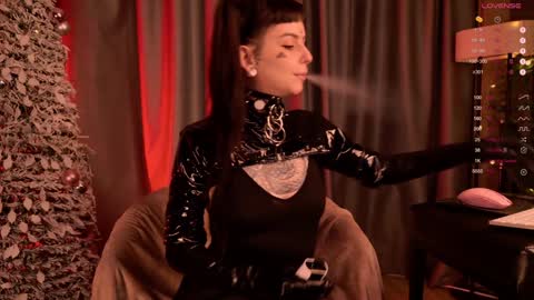 mika_moon_ online show from 01-02-25, 08:46