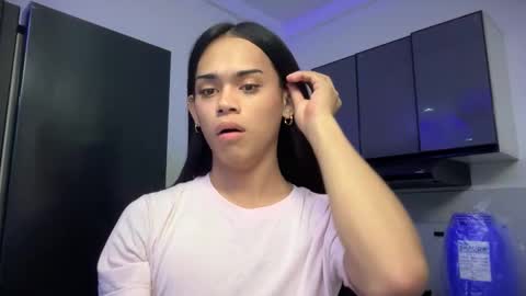 mika_pedersen online show from 10-18-25, 12:06