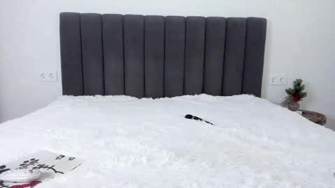 Mika online show from 03-04-25, 11:00