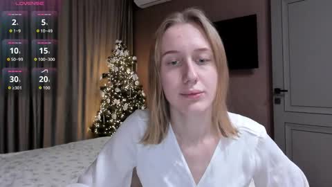 Mika online show from 12-19-25, 11:01