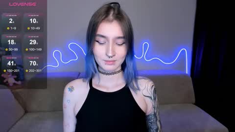 Mika online show from 10-28-25, 12:09