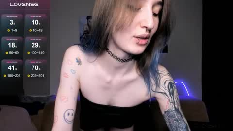 Snapshot of mika_reid chatting on 05-04-26, 09:00 Mika online show from 05-04-26, 09:00