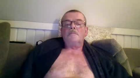 Snapshot of mikael42 chatting on 02-10-26, 08:35 mikael42 online show from 02-10-26, 08:35