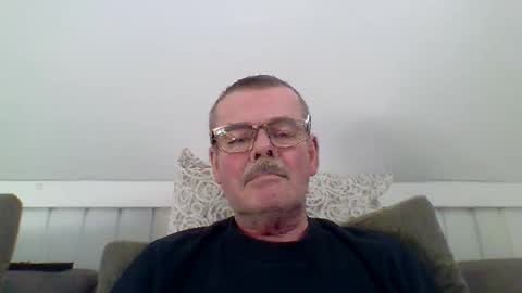 Snapshot of mikael42 chatting on 02-14-26, 01:41 mikael42 online show from 02-14-26, 01:41