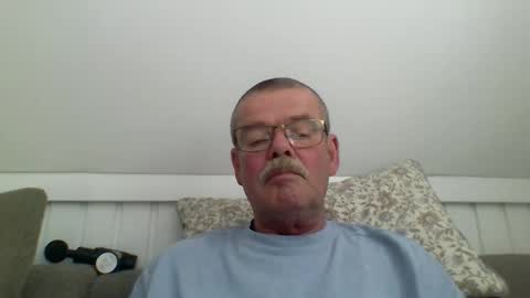 mikael42 online show from 05-18-26, 01:06