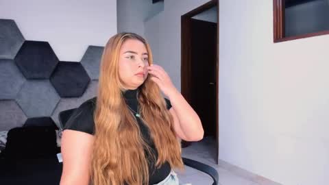 Snapshot of mikaelastonne chatting on 04-27-26, 07:01 Mikaela blondie bigass online show from 04-27-26, 07:01