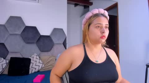 Snapshot of mikaelastonne chatting on 05-12-26, 07:55 Mikaela blondie bigass online show from 05-12-26, 07:55