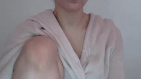 Snapshot of mikahdos chatting on 12-23-24, 08:44 SORAYA online show from 12-23-24, 08:44